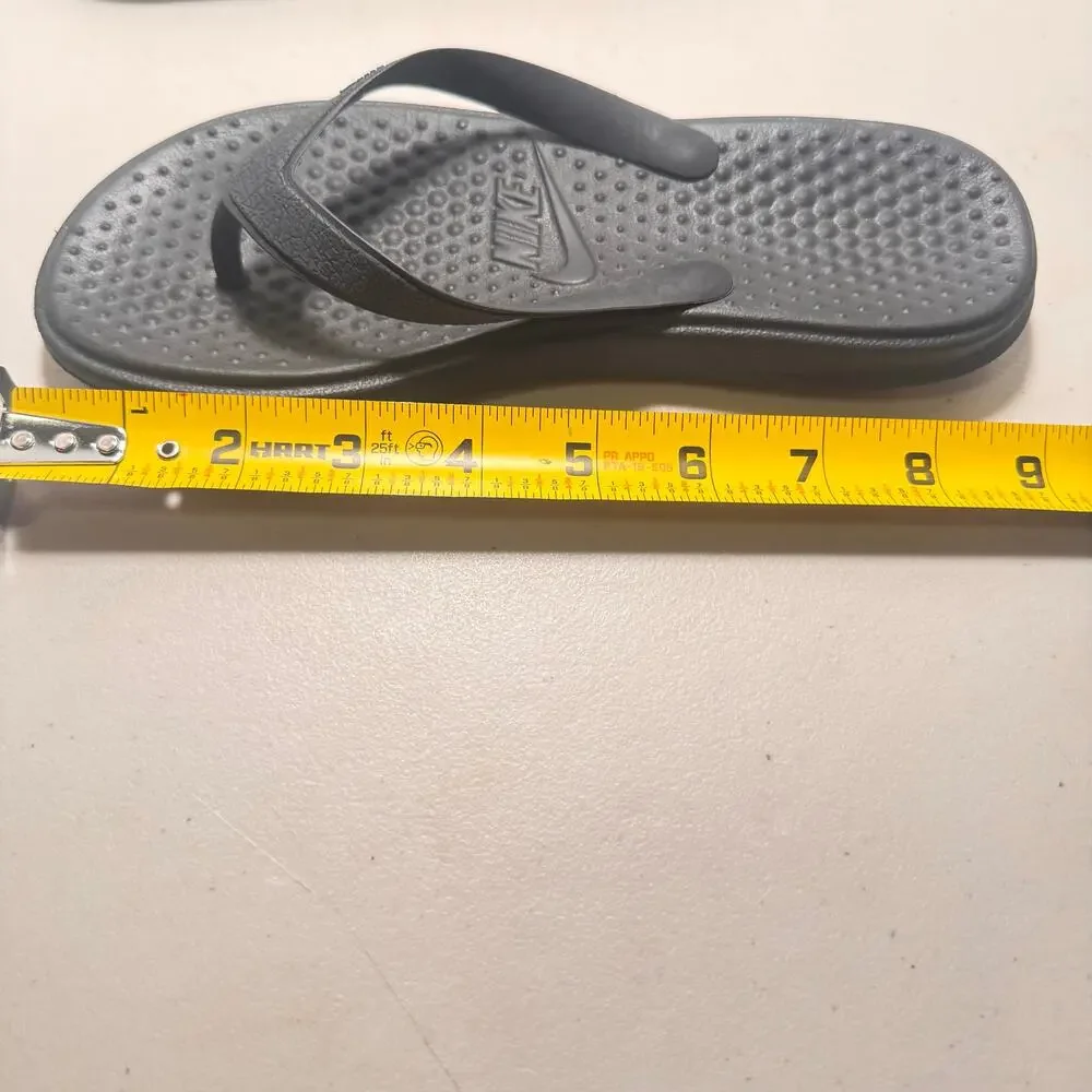 Nike Black Flip Flops  US Women's Sz 6, Men's Sz  4.5/5, Big Kids' Sz 4.5 Rubber